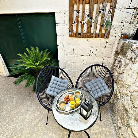 Studio Apartment Matoni Postira Exterior photo