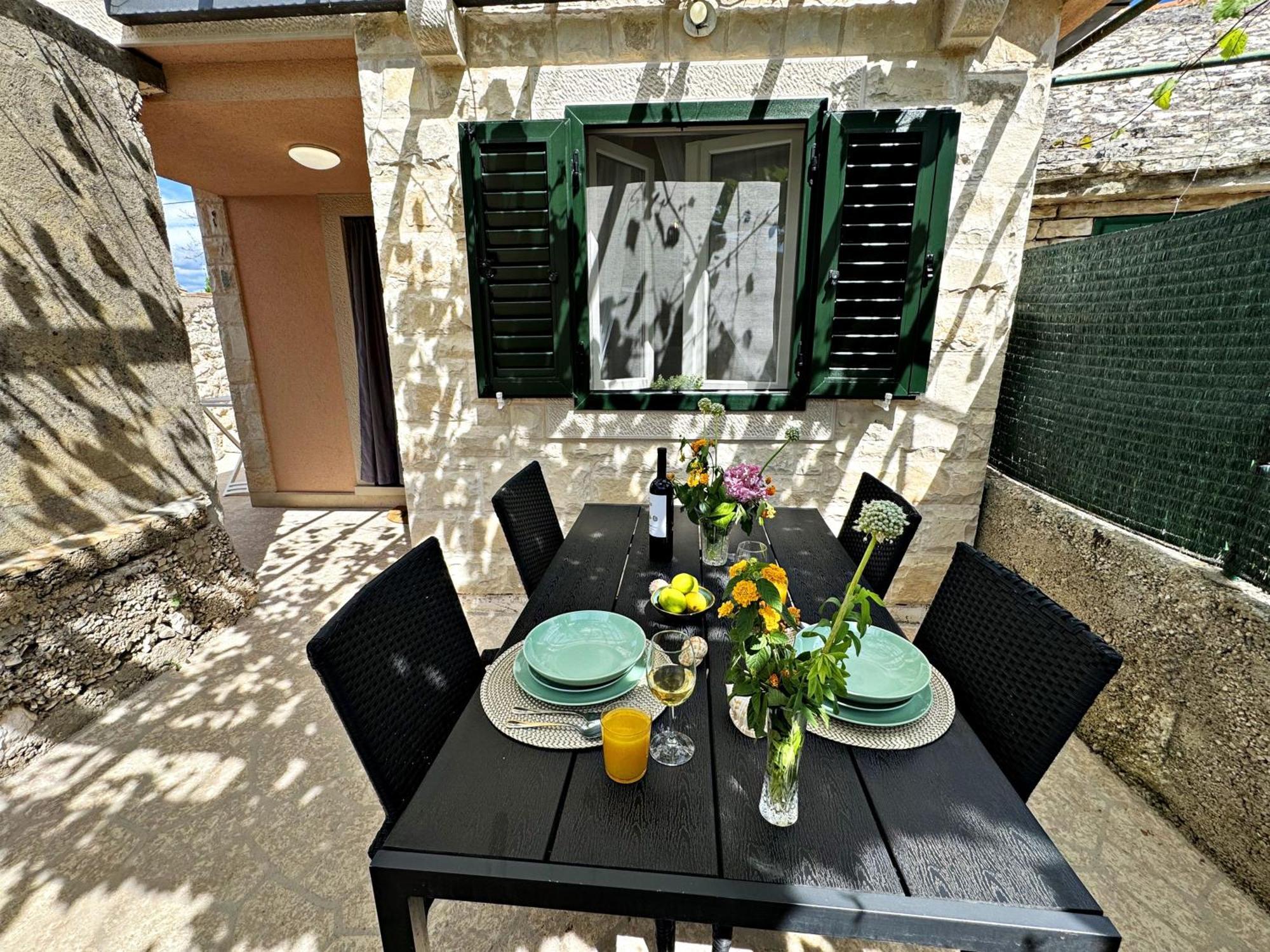 Matoni Apartment Postira