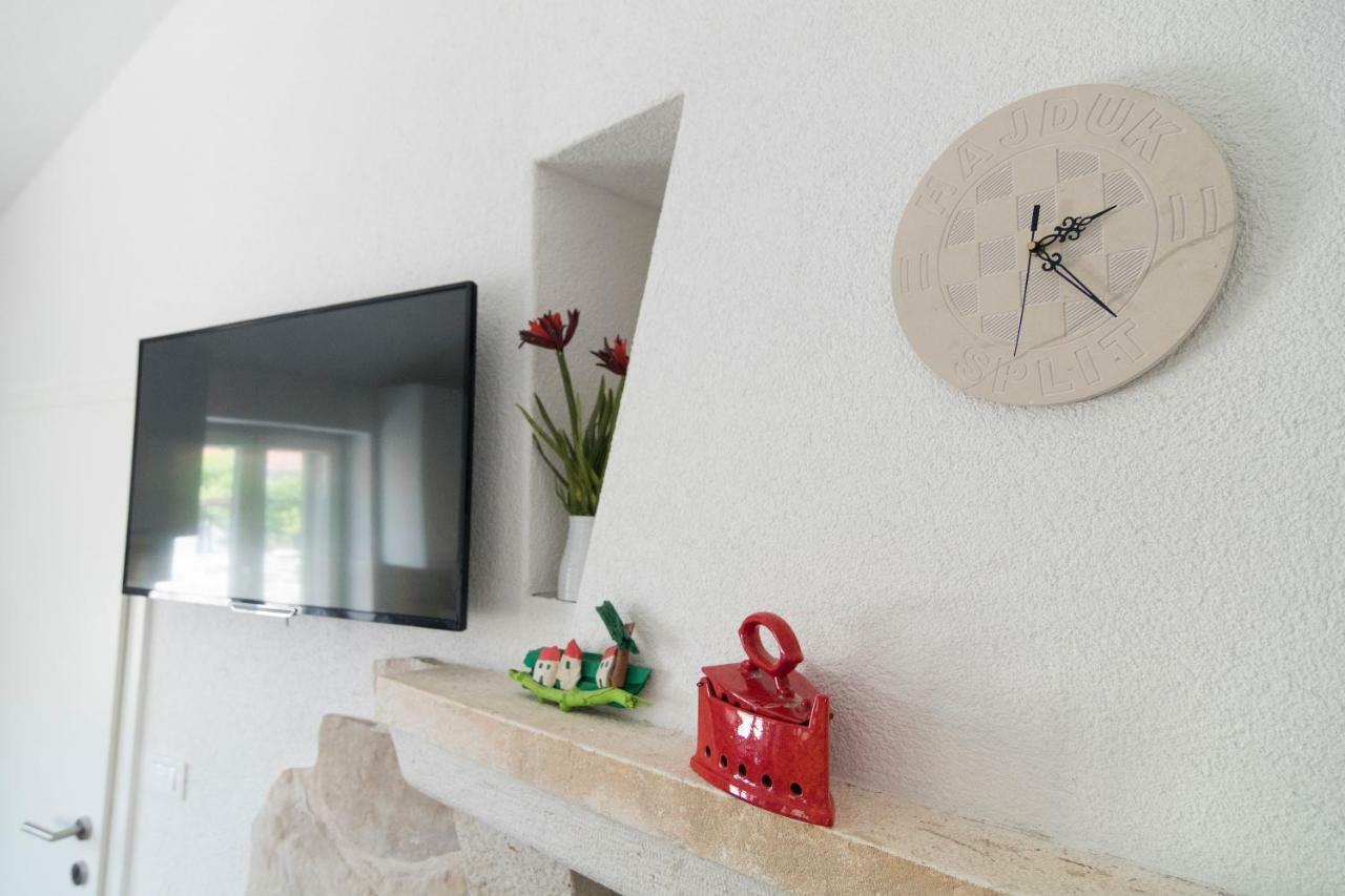 Matoni Apartment Postira